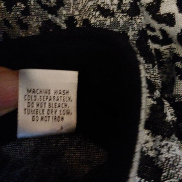 Chices Travelers Black/Gray Leopard Pattern Button Down Slinky Knit Blouse S1 - Picture 9 of 9